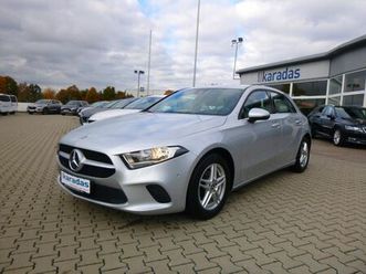 mercedes-benz a 180 >aut/nav/pdc/sitzheizung<