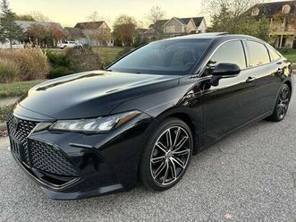 2020 toyota avalon xse, black on black, clean title, new condition!!