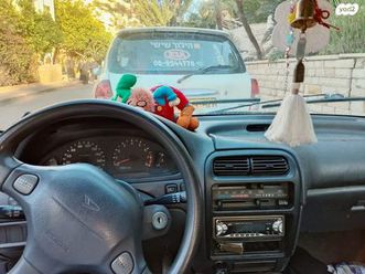 dlx ידני האצ'בק 5 דל 1.3 (84 כ״ס)