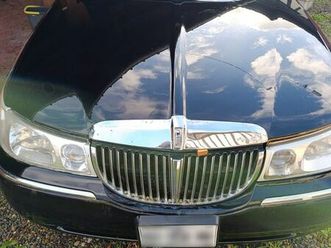 limousine lincoln town car cgf
