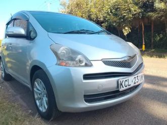 toyota ractis - 2011