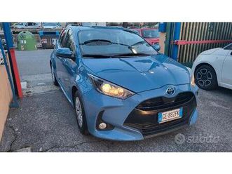 toyota yaris 1.5 hybrid 5 porte active