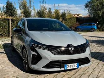 clio full hybrid e-tech 145 cv 5 porte techno