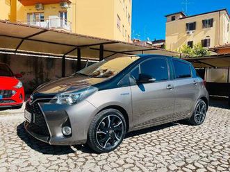 toyoya yaris hybrid style