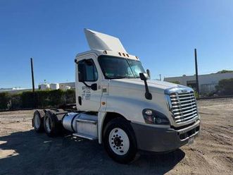 2015 freightliner day cab cascadia 4 axle