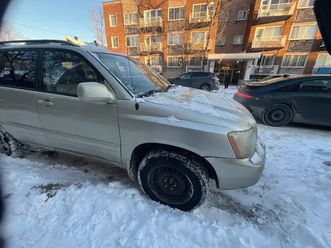 2003 toyota highlander 4wd propre solid a1