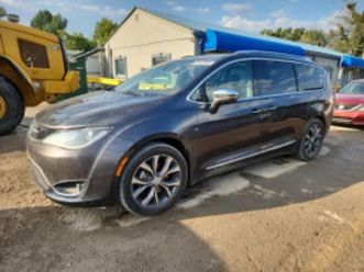 chrysler pacifica 3.6 limited ≫ 2017 • 11 500 eur • id