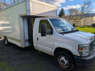 2011 ford e-450, 6.8 gas, 15 foot box with overhead