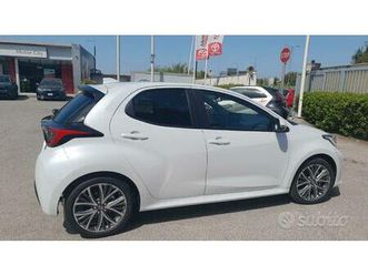 toyota yaris ibrida hev 2024