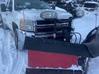 2008 chevy k2500 107k miles with v-plow