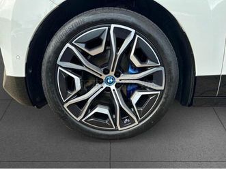 bmw ix xdrive40 74,1kwh full extra sky lounge 360 kamera massage memóriás ülések üléshűtés garanciális