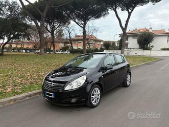 corsa gpl anno 2010 con soli 88000 mila km