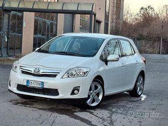 toyota auris hybrid 2012