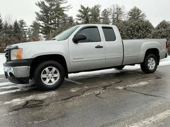 2011 gmc sierra 1500 extended cab long bed // super clean ~ not rusty!