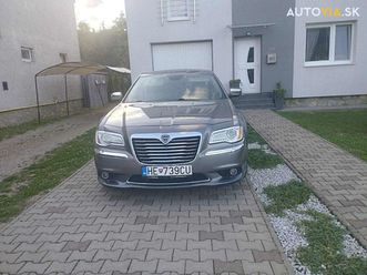 lancia thema 3.0 tdi 176kw za 9 500 €