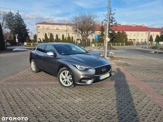 infiniti q30 1.5d dct premium city black