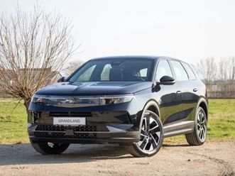 new grandland edition|1.2t hybrid 136pk|camera|navi|keyless