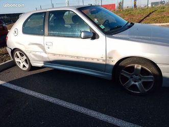 voiture voiture intéressante pour les passionnés de rallye