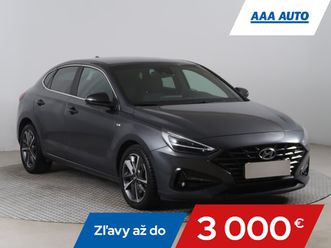 hyundai i30 fastback 1.5 t-gdi mhev, style, automat, serv.kniha