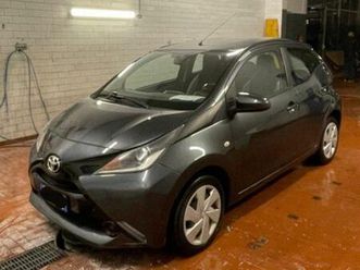 toyota aygo 1.0 vvt-i 69 cv 5 porte x-play