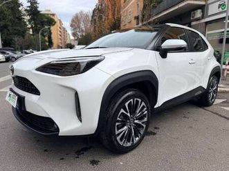 yaris cross 1.5h lounge awd 4x4 unipro strafull!