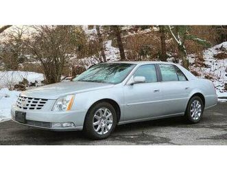 2010 cadillac dts premium super low miles!!!