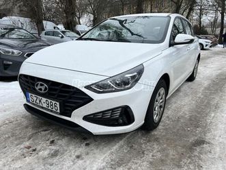 hyundai i30 1.5 dpi life első tulajdonostól. garanciális