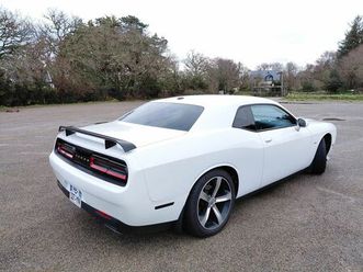 dodge challenger r/t + 5.7l v8 shaker