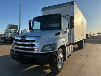 2017 hino 268 box truck stk: (15069)
