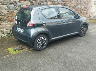 toyota aygo 2011 - 5 portes - connect