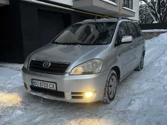 toyota avensis verso 2001