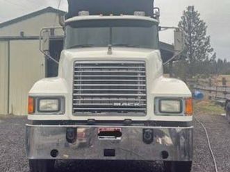 2008 mack chu613 pinnacle 10 wheeler - $47,000