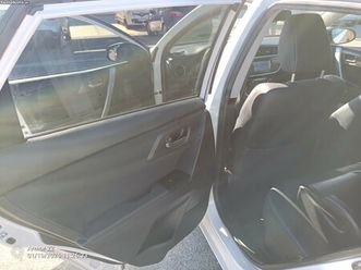 toyota auris 1.8 híbrido abril/15