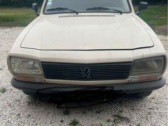 camion 504 beige 3 places 1991