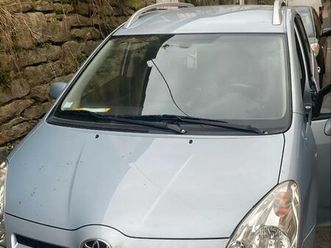 toyota corolla verso 7 places – automatique – 1.8 vvt-i – excellent état – 145 000 km