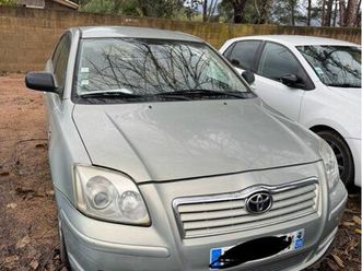 toyota avensis – 2004 – 304 400 km – véhicule roulant / moteur à décrasser
