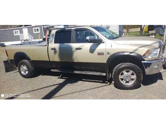 2011 ram 3500 laramie loaded 8' box