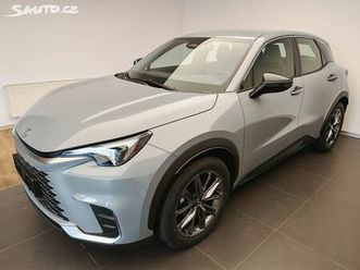 lexus lbx elegant tech