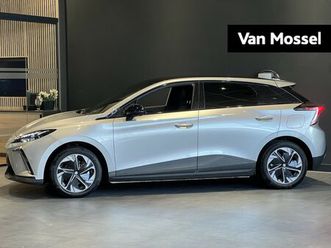 mg mg4 - long range luxury 64 kwh | wltp 435 km | navigatie| 360 cam | warmte pomp | apple carplay