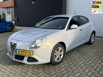 alfa romeo giulietta - 1.4 t distinctive lusso | navi | clima | cruise | metalic | koppeling slipt |