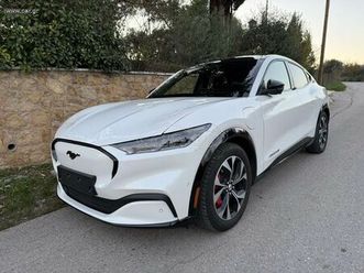 ford mustang mach-e 2021 extended range 99kw panorama