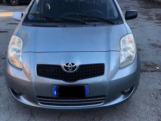 toyota yaris 1.3 benzina cambio automatico