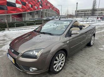 ford focus coupe cabriolet 2.0 titanium szervízkönyves!!