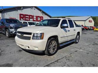2011 chevrolet avalanche ltz (1823)