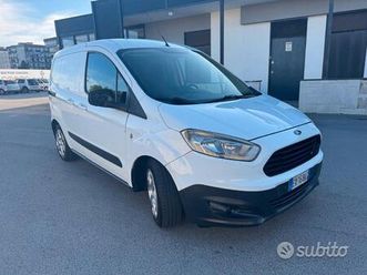 ford transit courier 1ªs - 2014