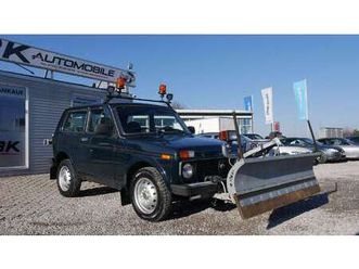 basis 4x4 winterdienstfahrzeug schneeschild salzst