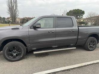 1500 3.0 v6 crew cab laramie night edition 264cv a