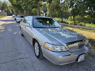 lincoln town car
