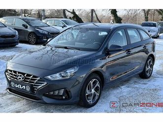 hyundai i30 1.6 crdi mp comfort navigáció - kamera - keyless