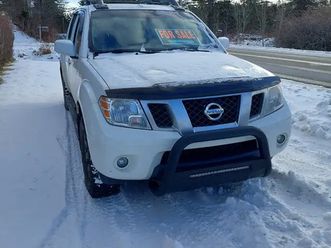 2016 nissan frontier pro4x in great shape at a great price.